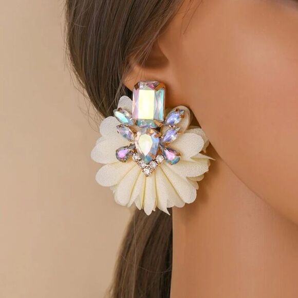 White mesh flower stud earrings N281 - Picture 1 of 4